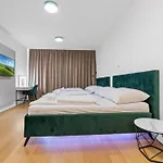 Liv Cashmere Nest W Balcony, Ac & Free Parking * Братислава