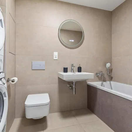 Liv Cashmere Nest W Balcony, Ac & Free Parking * Pozsony