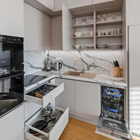 Liv Cashmere Nest W Balcony, Ac & Free Parking Lägenhet *